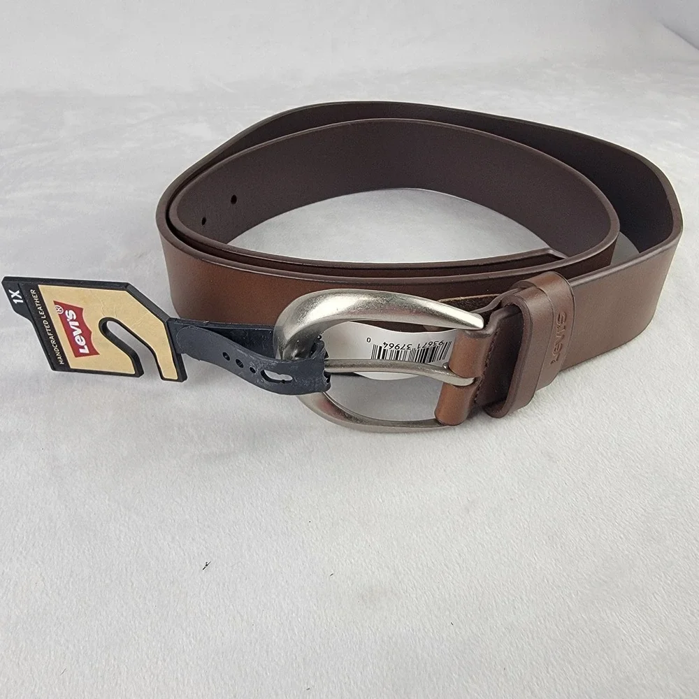 Levis Mens Handcrafted Leather Belt Tan Brown Silver Buckle 1X NEW Smooth